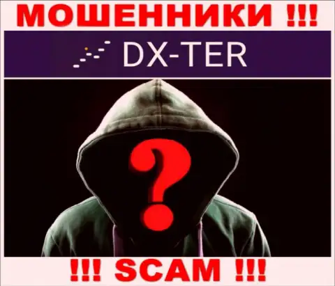 Нет ни малейшей возможности выяснить, кто именно является руководителем организации DX-Ter Com - это однозначно мошенники